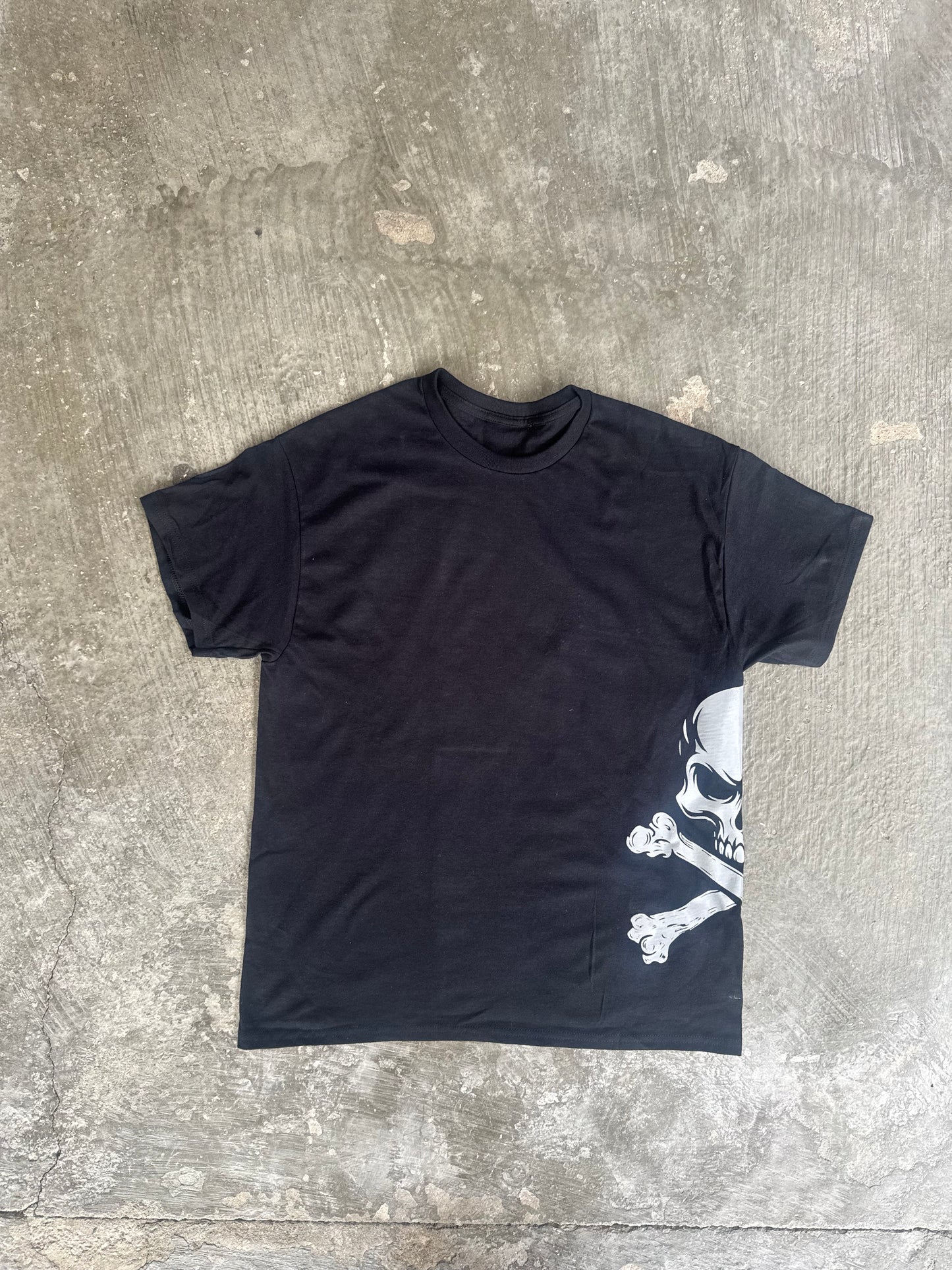 Black skull tee